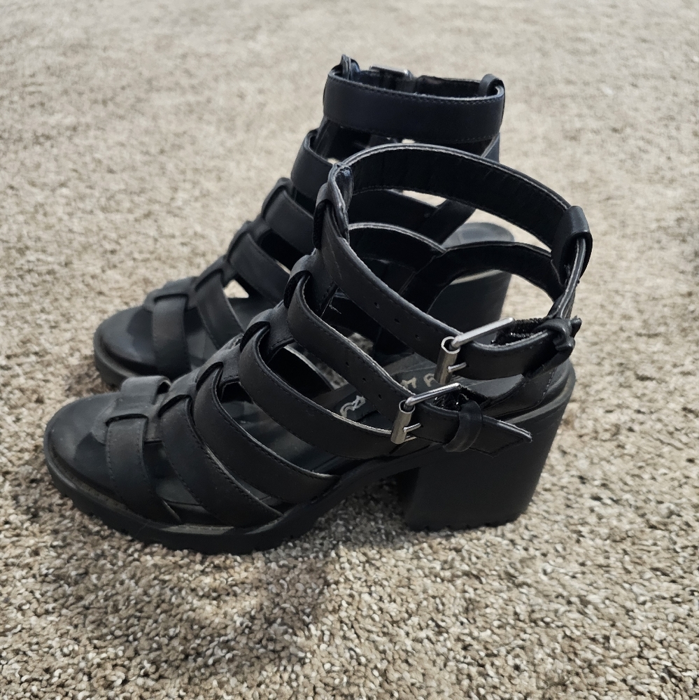 Dirty Laundry strappy block heel